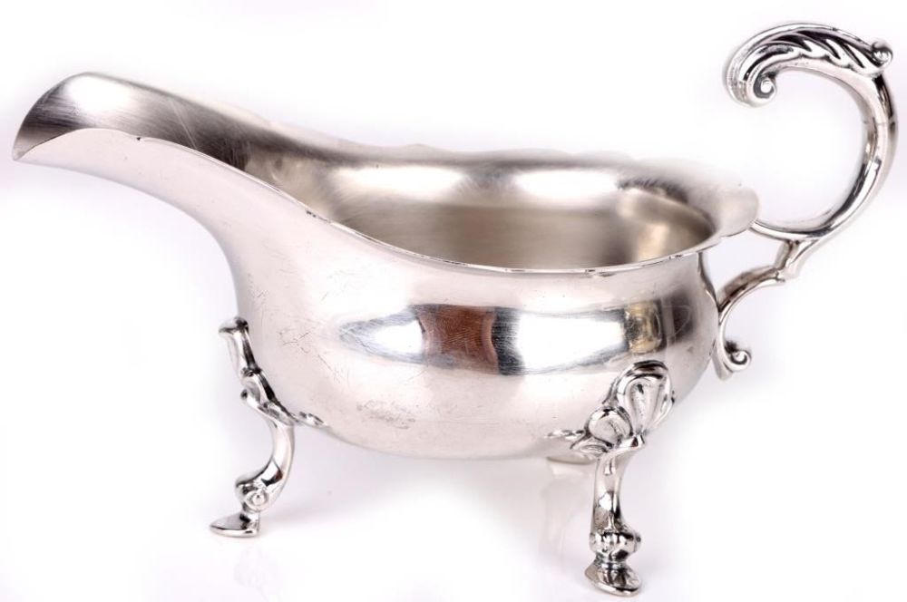 Lot 158274: 1926 C. BOYTON & SONS LTD STERLING GRAVY BOAT
