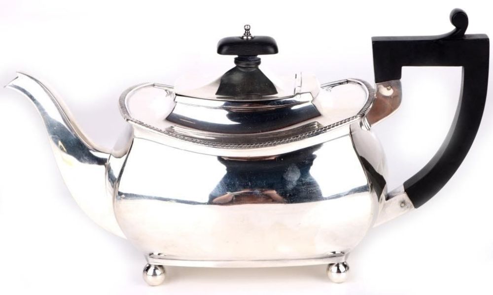 Lot 158275: 1934 BIRMINGHAM BARROWCLIFT SILVER STERLING TEAPOT