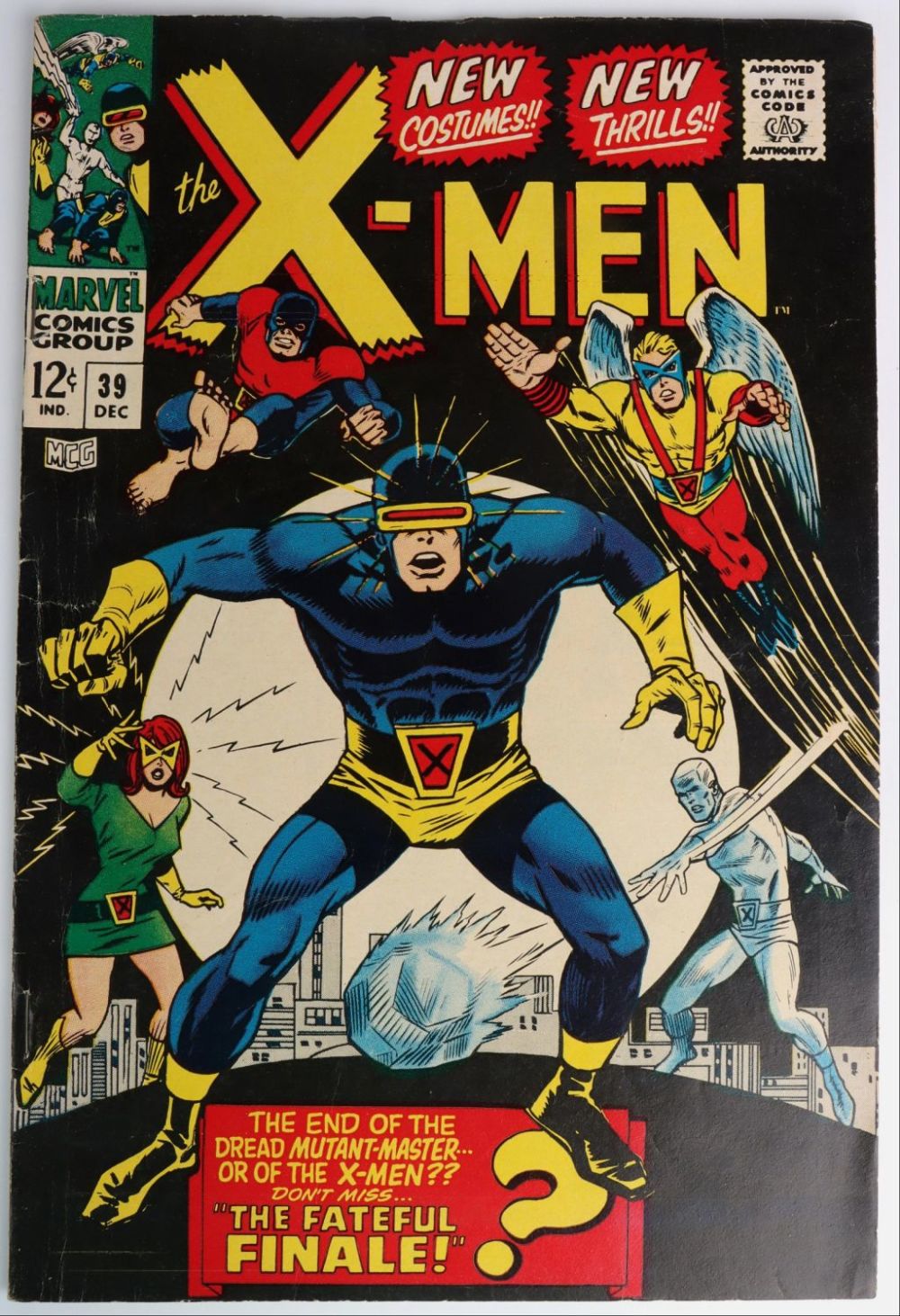 Lot 160183: UNCANNY X-MEN #39- CYCLOPS ORIGIN+NEW X-MEN SUITS