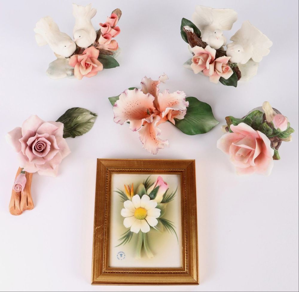 Lot 160265: ITALIAN CAPODIMONTE PORCELAIN FLORAL SCULPTURES