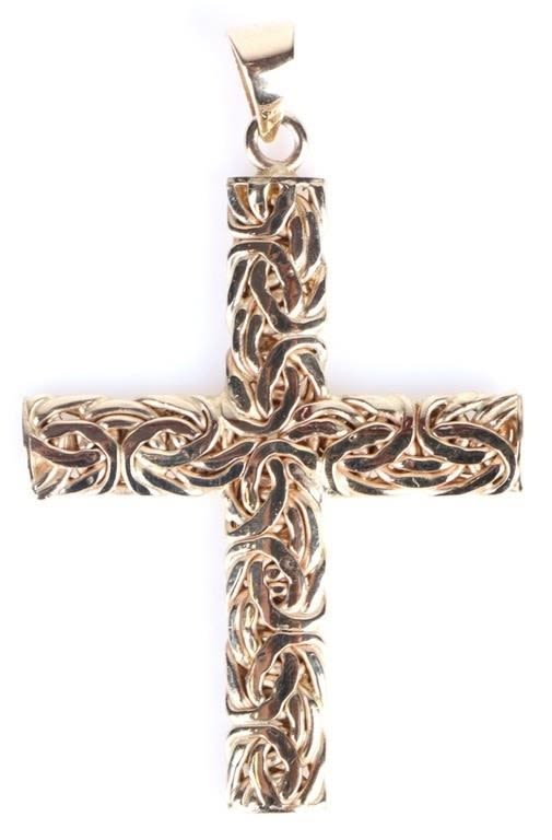 Lot 162122: 14K GOLD FILIGREE CROSS PENDANT