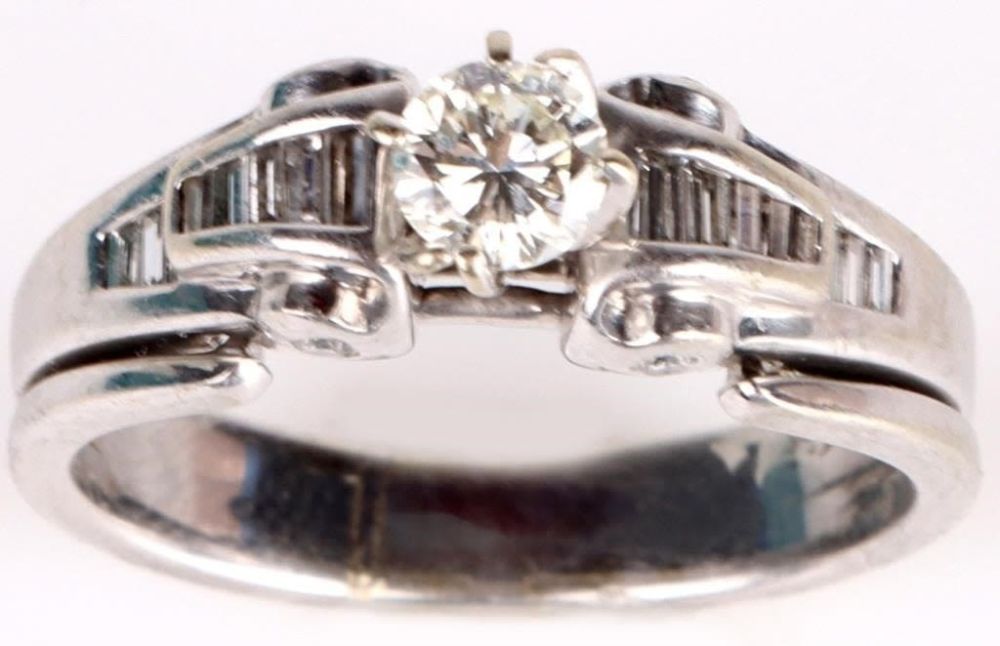 Lot 165149: 14K WHITE GOLD DIAMOND LADIES RING - 0.67 CTW