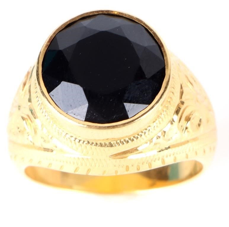 Lot 165170: 18K YELLOW BLACK ONYX MEN'S RING
