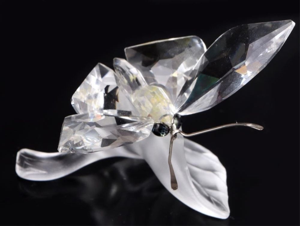 Lot 165271: SWAROVSKI CRYSTAL BUTTERFLY & LEAF #182920 & BOX