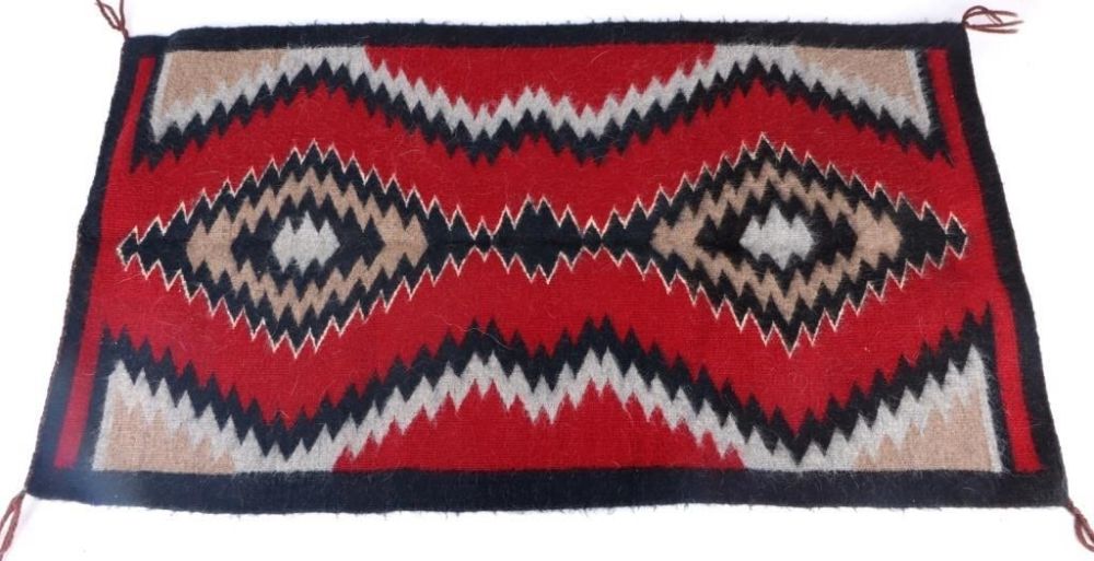 Lot 165308: GENUINE HAND-WOVEN NATIVE AMERICAN NAVAJO RUG
