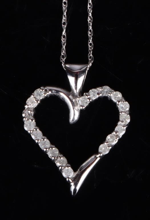 Lot 166157: 14K WHITE GOLD DIAMOND KAY HEART PENDANT NECKLACE
