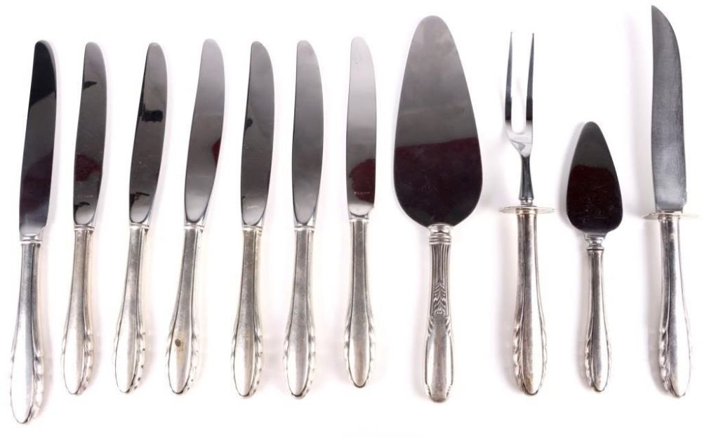 Lot 166210: STERLING SILVER KNIVES & SERVING PIECES (15)