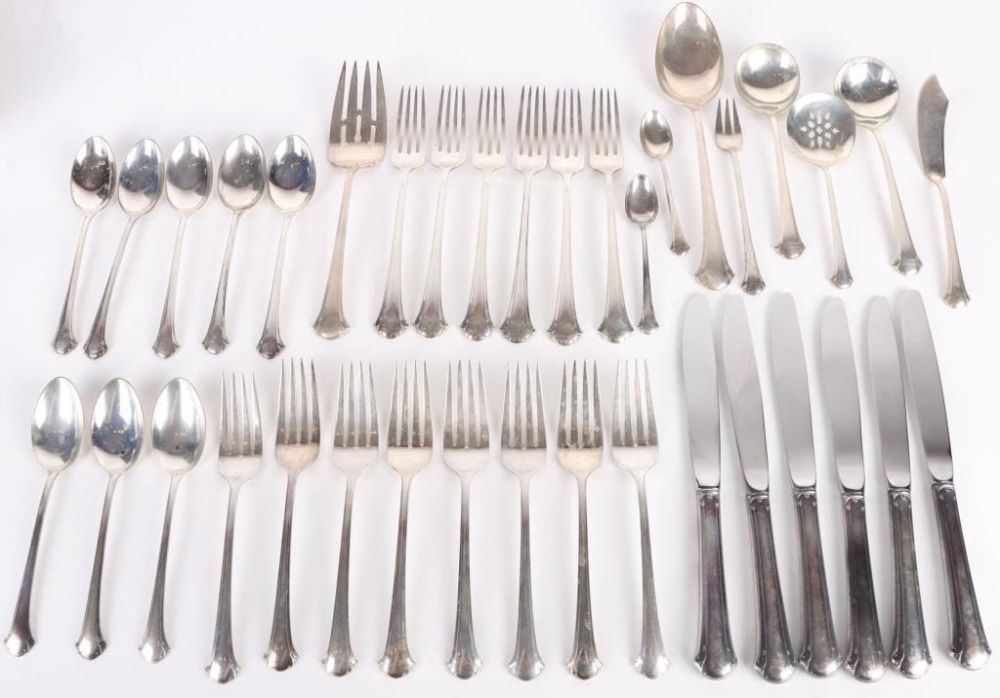 Lot 166212: STERLING SILVER TOWLE CHIPPENDALE SET OF 37