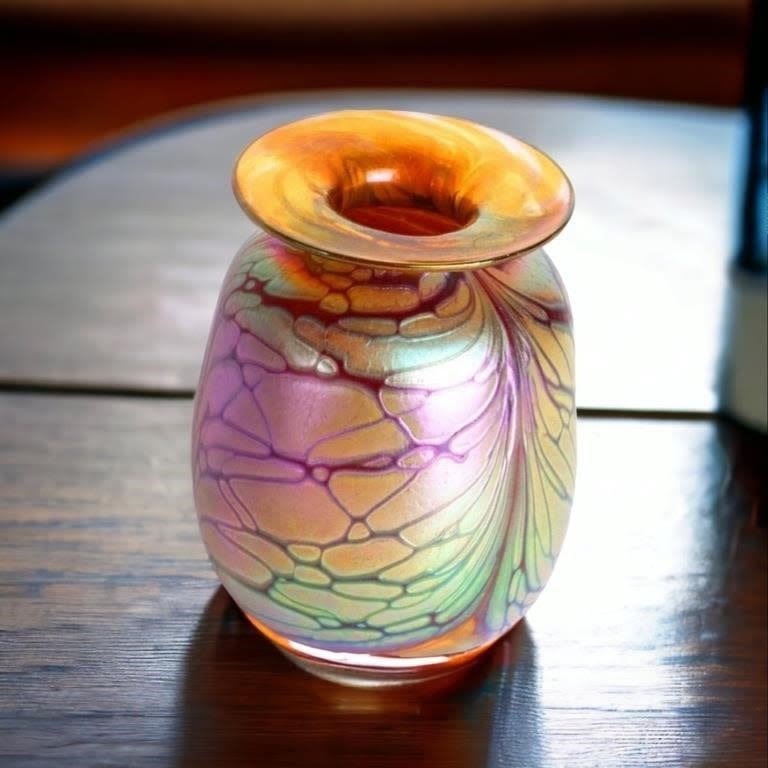 Lot 166314: RICK HUNTER SIGNED IRIDESCENT ART GLASS VASE
