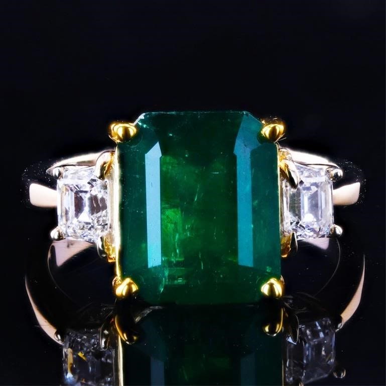 Lot 168168: 4.72CT EMERALD & DIA 18K YELLOW GOLD RING