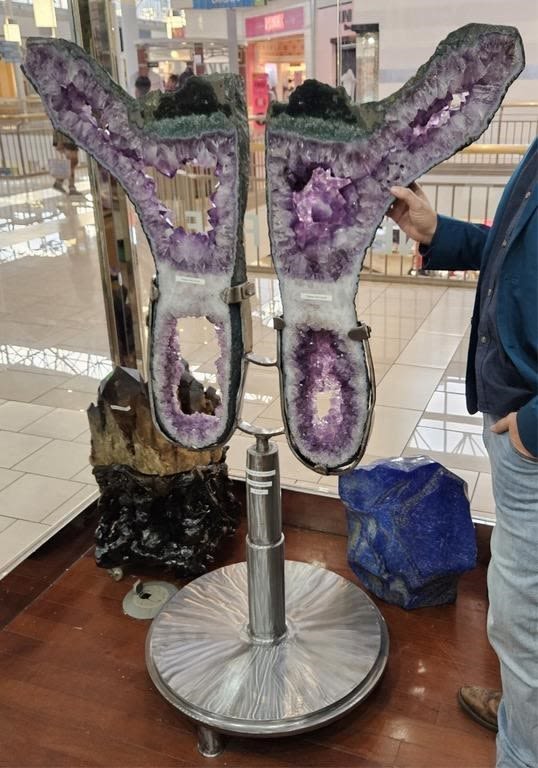 Lot 168315: BRAZILIAN AMETHYST WINGS W/STAND 63 X 41"