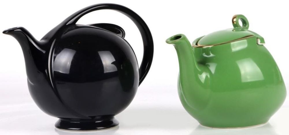 Lot 169264: VINTAGE HALL STREAMLINE & AIRFLOW TEAPOTS