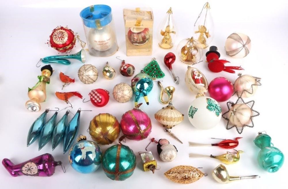 Lot 169294: ANTIQUE FIBERGLASS CHRISTMAS ORNAMENTS - LOT OF 42