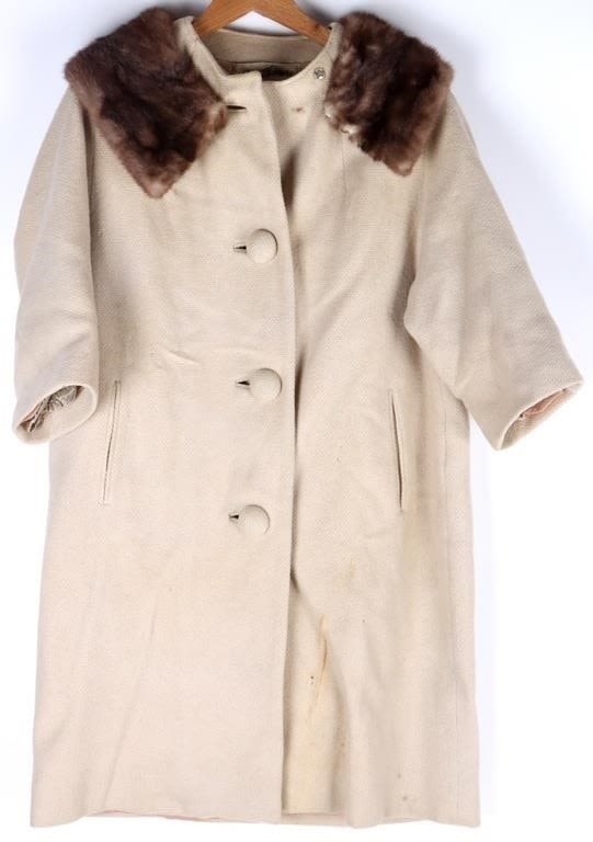 Lot 171255: YOUTHMORE ORIGINAL LADIES BUTTON-UP FUR TRIM COAT