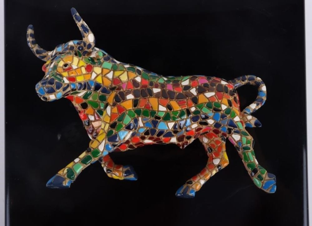 Lot 171290: ANTIQUE SPANISH MOSAIC RAINBOW STONE BULL