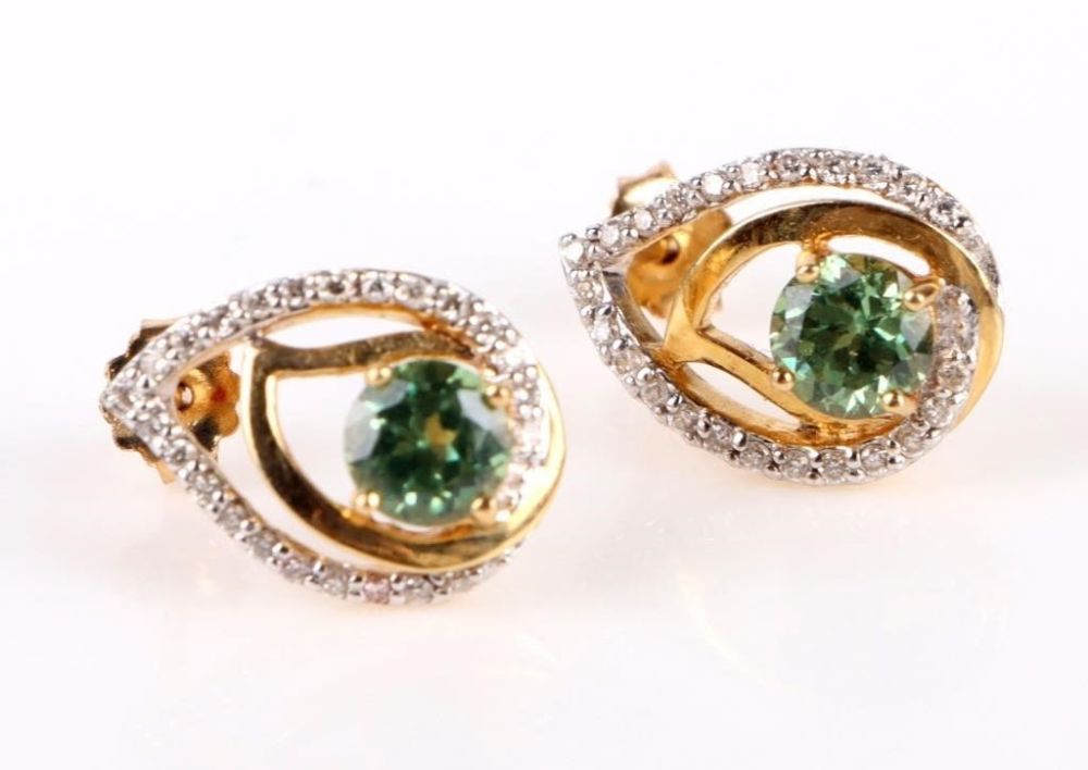 Lot 172134: NAMIBIAN DEMANTOID GARNET 18K GOLD DIAM. EARRINGS