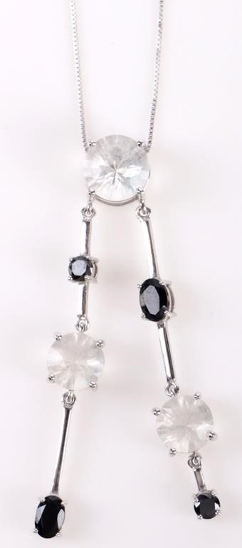 Lot 172143: 14K WHITE GOLD PETALITE, BLACK DIAM. & SPINEL PEN.