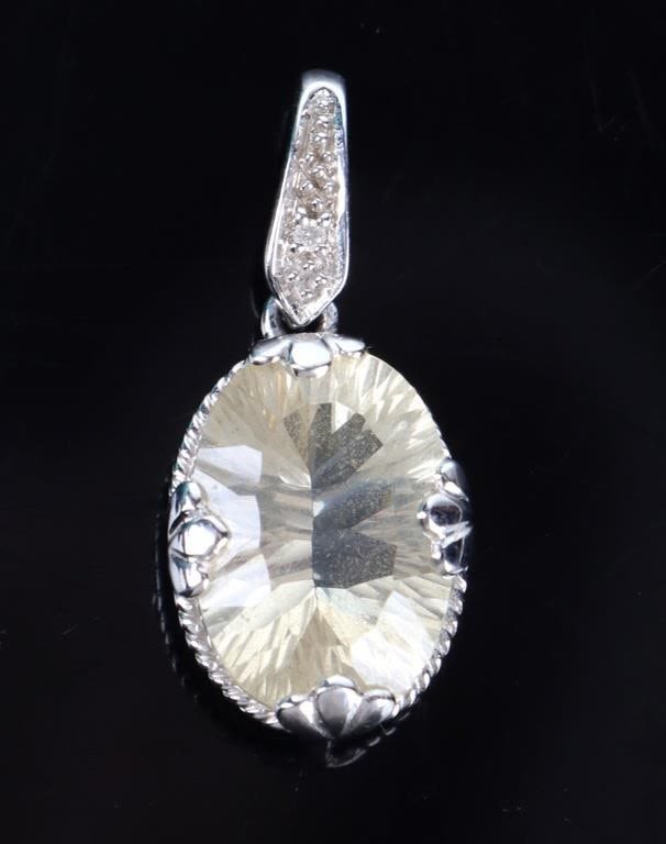 Lot 172157: 4.33CT LEMON LABRADORITE 14K WHITE GOLD PENDANT