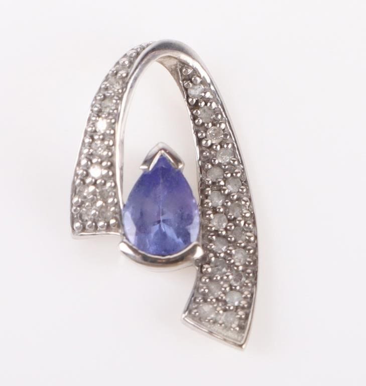 Lot 172161: .50CT TANZANITE & DIAMOND 14K WHITE GOLD PENDANT
