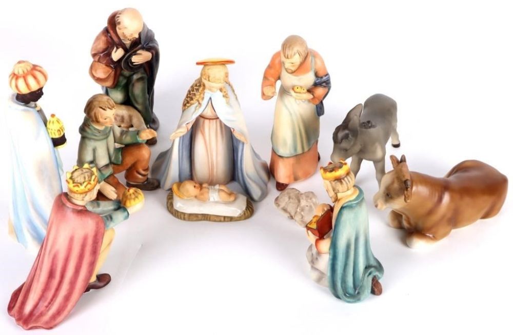 Lot 172175: 1951 GOEBEL HUMMEL 11 PIECE NATIVITY SCENE SET