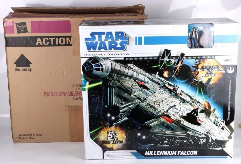 Lot 172211: 2008 STAR WARS LEGACY COLLECTION MILLENIUM FALCON