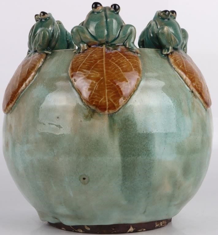 Lot 172244: GLAZED HAND-CRAFTED FROG-THEMED BOWL