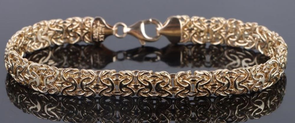 Lot 172096d: 14K YELLOW GOLD BYZANTINE LADIES BRACELET