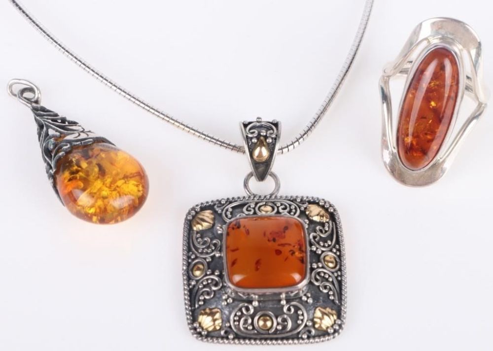 Lot 173222: MEXICAN STERLING SILVER AMBER LADIES JEWELRY
