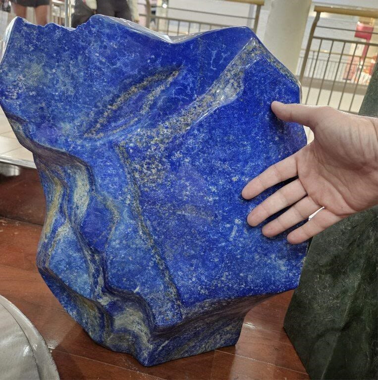 Lot 173273: GIGANTIC LAPIS LAZULI POLISHED FREE FORM SPECIMEN