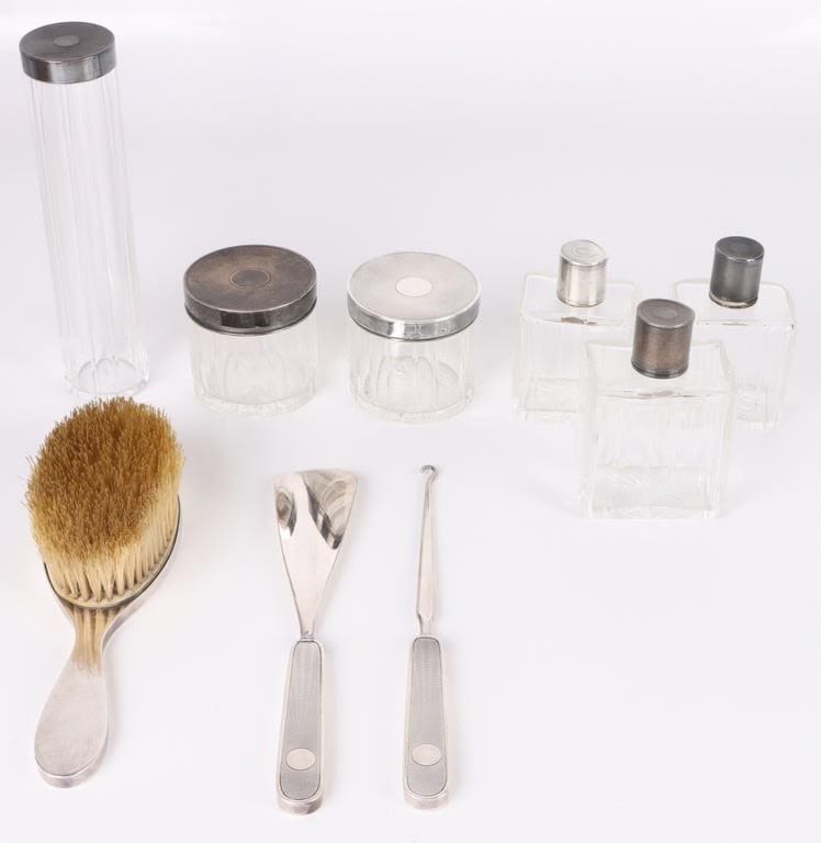Lot 173312: ANTIQUE STERLING & GLASS HALLMARKED DRESSING SET