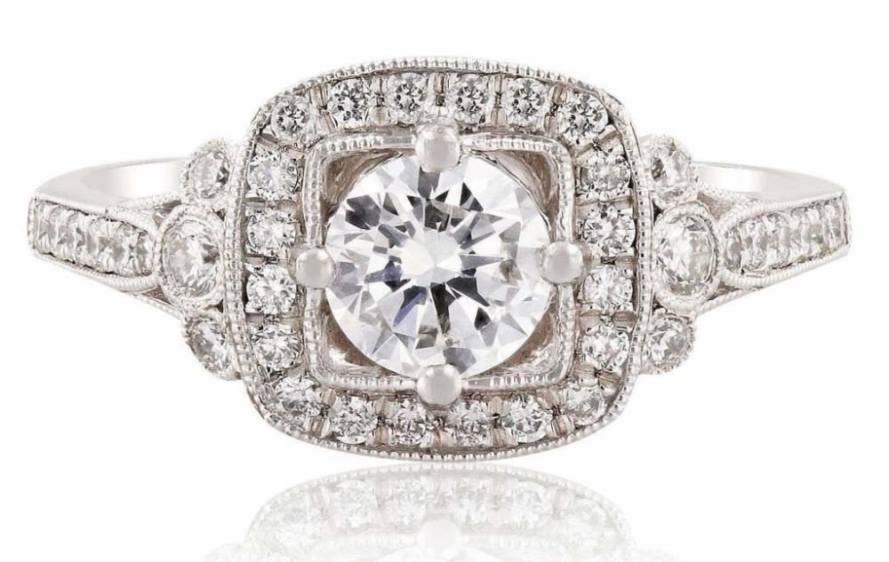 Lot 174177: 0.70CT VS2 CENTER DIAMOND PLATINUM RING - 1.05CTW