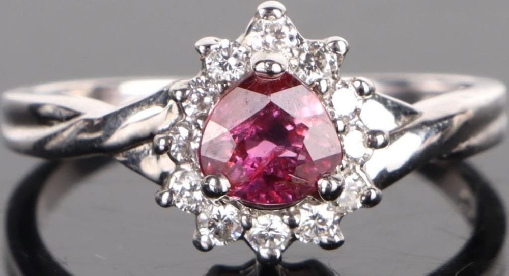 Lot 174182: 18K WHITE GOLD UNHEATED PINK SAPPHIRE DIA RING