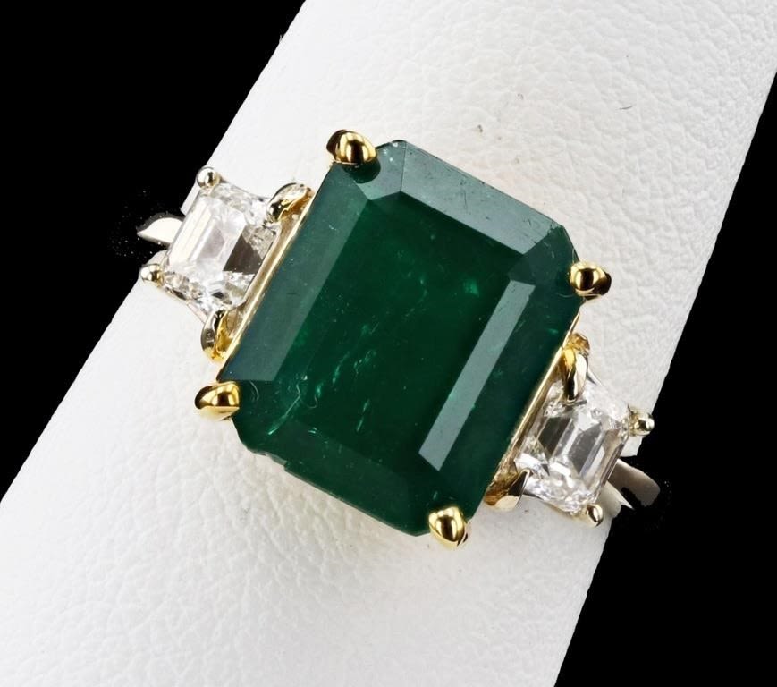 Lot 174189: 4.72CT EMERALD & DIA 18K YELLOW GOLD RING