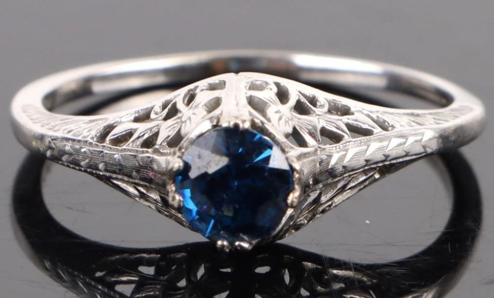 Lot 174191: ANTIQUE 18K WHITE GOLD BLUE SPINEL LADIES RING