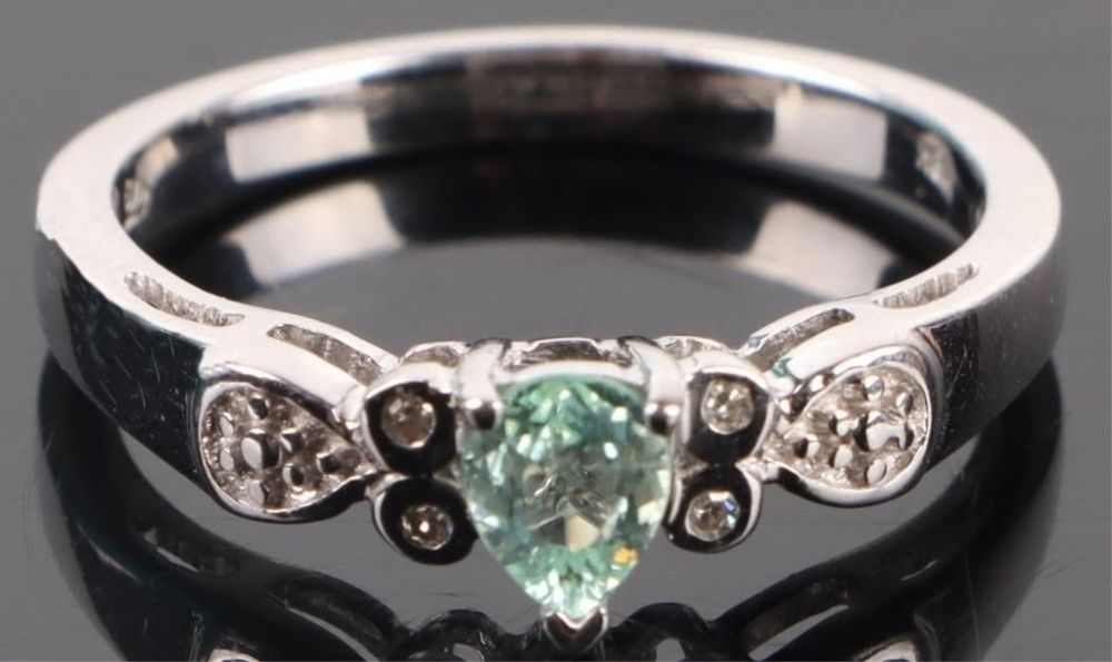 Lot 174193: 18K WHITE GOLD BLUE TOURMALINE DIAMOND RING