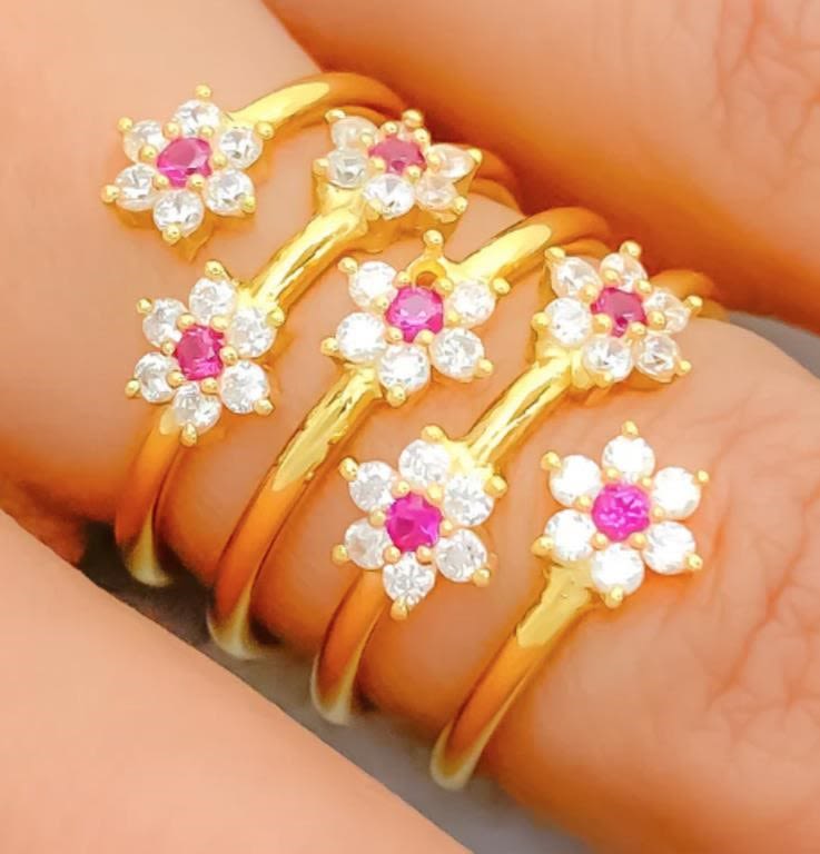 Lot 174201: 22K YELLOW GOLD PINK CZ FLOWER LADIES RING