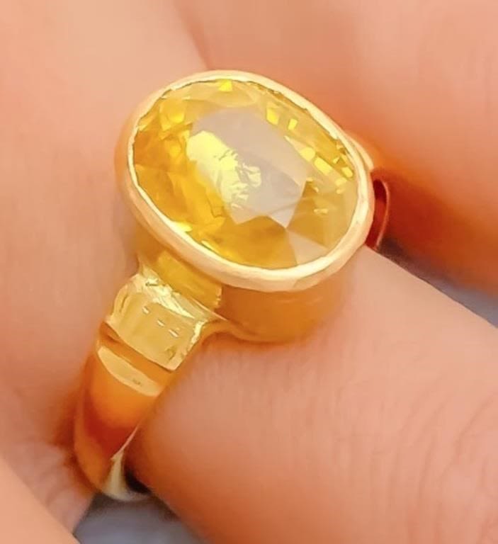 Lot 174204: 7.5CT YELLOW SAPPHIRE 22K YELLOW GOLD LADIES RING