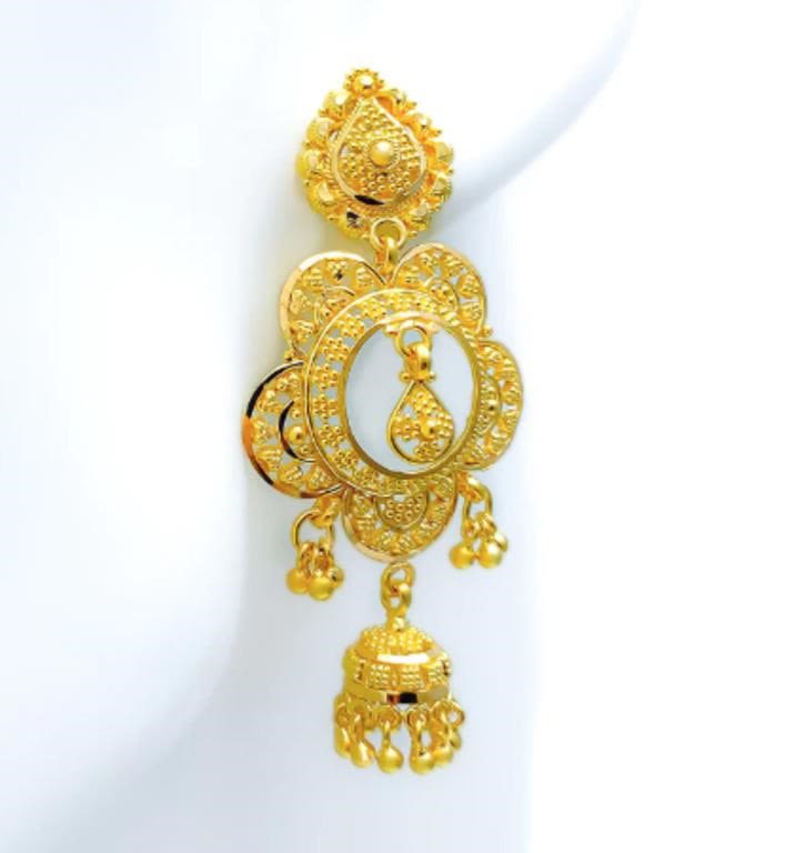 Lot 174217: 22K GOLD UNIQUE OPEN FLOWER CHANDELIER EARRINGS