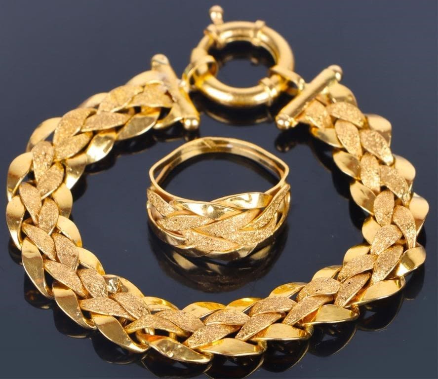 Lot 174226: 22K GOLD MATCHING BRAIDED BRACELET & RING SET