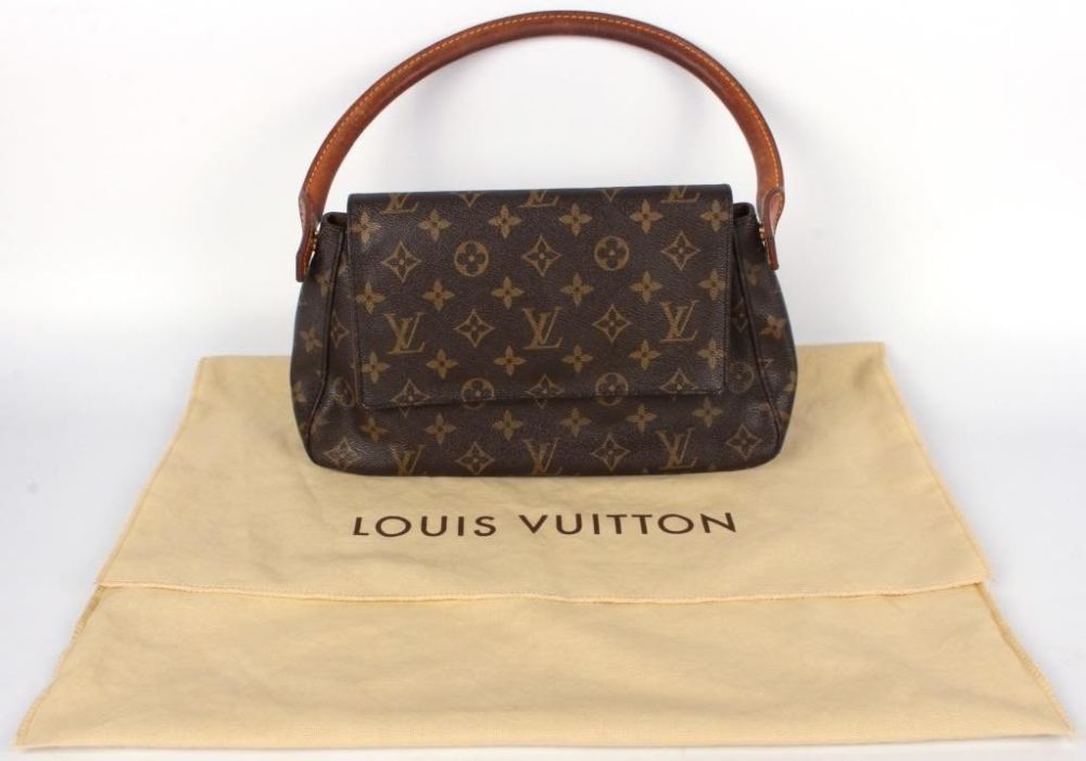 Lot 174256: LOUIS VUITTON PURSE WITH ORIGINAL BAG