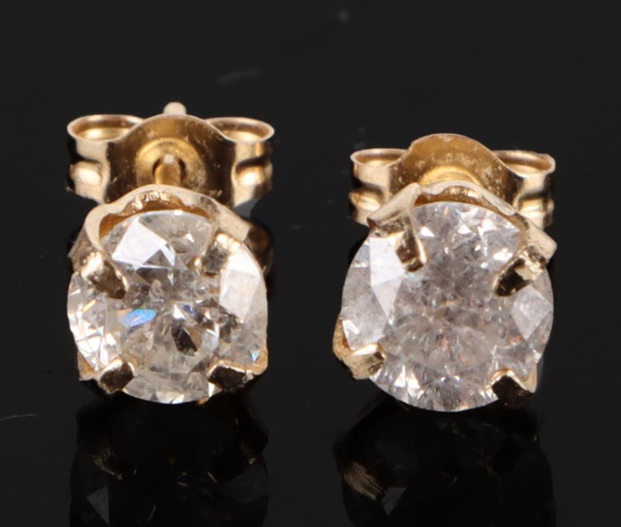 Lot 174212a: 14K GOLD .98CTW DIAMOND LADIES EARRINGS IGL CERT