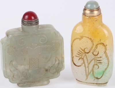 ANTIQUE CHINESE CARVED JADE SNUFF BOTTLES. Antique Chinese carved jade snuff bottles.Size: 