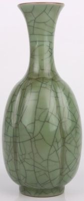 CHINESE QUIANLONG MARKED CELADON PORCELAIN VASE. Chinese Quianlong marked green celadon 