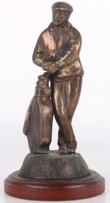 CAST BRONZE LEANING GOLFING MAN UNSIGNED. Cast bronze leaning golfing man unsigned.Size: 8.75" 