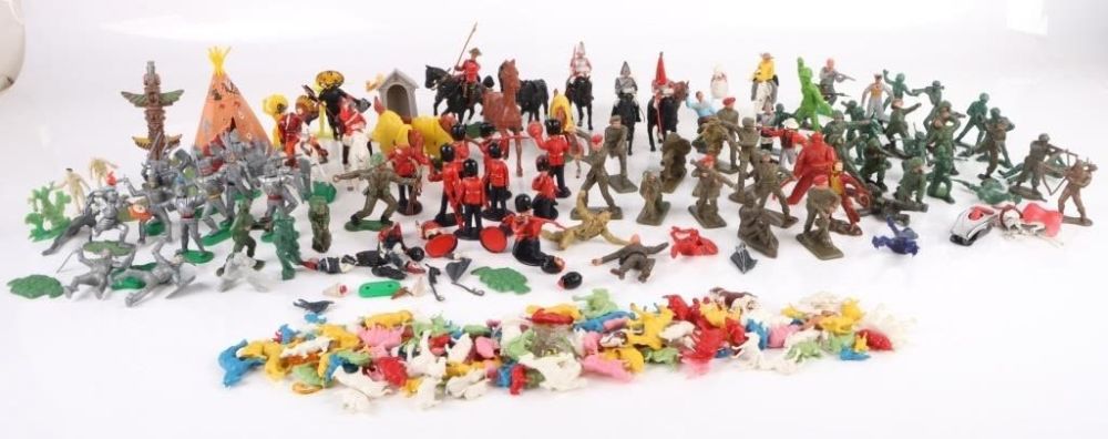 Lot 176395: VINTAGE PLASTIC BRITISH BRAND ARMY & FARM TOYS