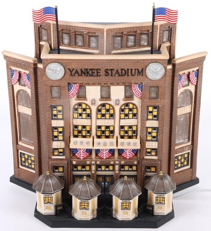 Lot 177208: DEPT 56 YANKEE STADIUM XMAS IN THE CITY 2001 LAMP