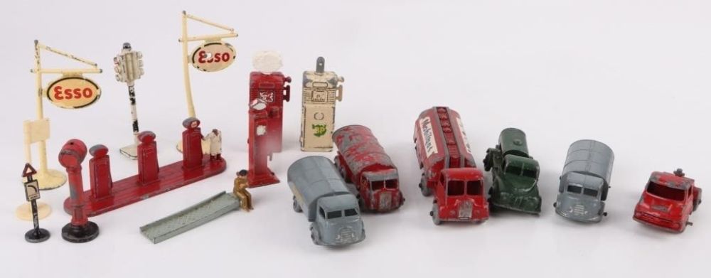 Lot 177233: VINTAGE LESNEY MATCHBOX TRUCKS & ACCESSORIES