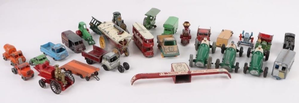 Lot 177234: VINTAGE LESNEY MATCHBOX TRUCKS & TRACTORS
