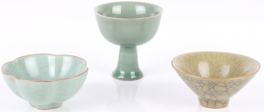 Lot 177398: GREEN CELADON CHINESE PORCELAIN MINI BOWLS