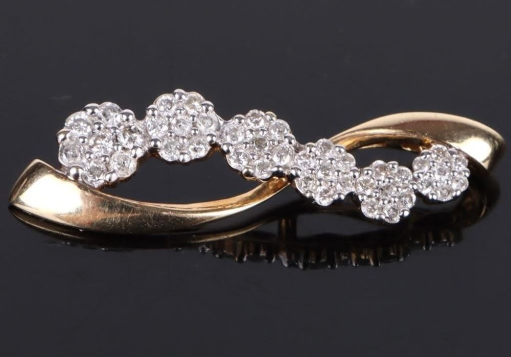 Lot 178227: 10K YELLOW GOLD FLORAL DIAMOND LADIES PENDANT